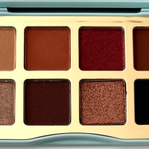 Too Faced Limited Edition Secret Santa Eyeshadow Palette - Picture 7 of 9
